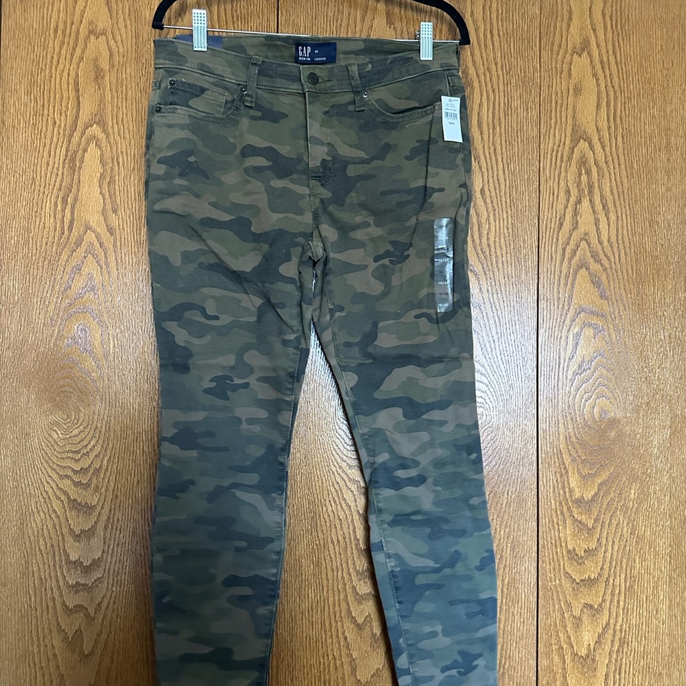 NWT GAP Women’s Camouflage Jeans